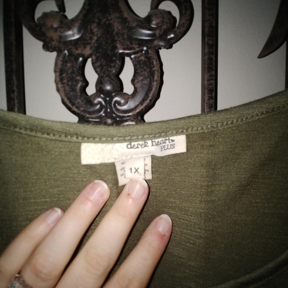 Camo top with built in necklace - Picture 4 of 4